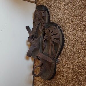 Keen Rose Women's Sandals size 7 water shoes summer
